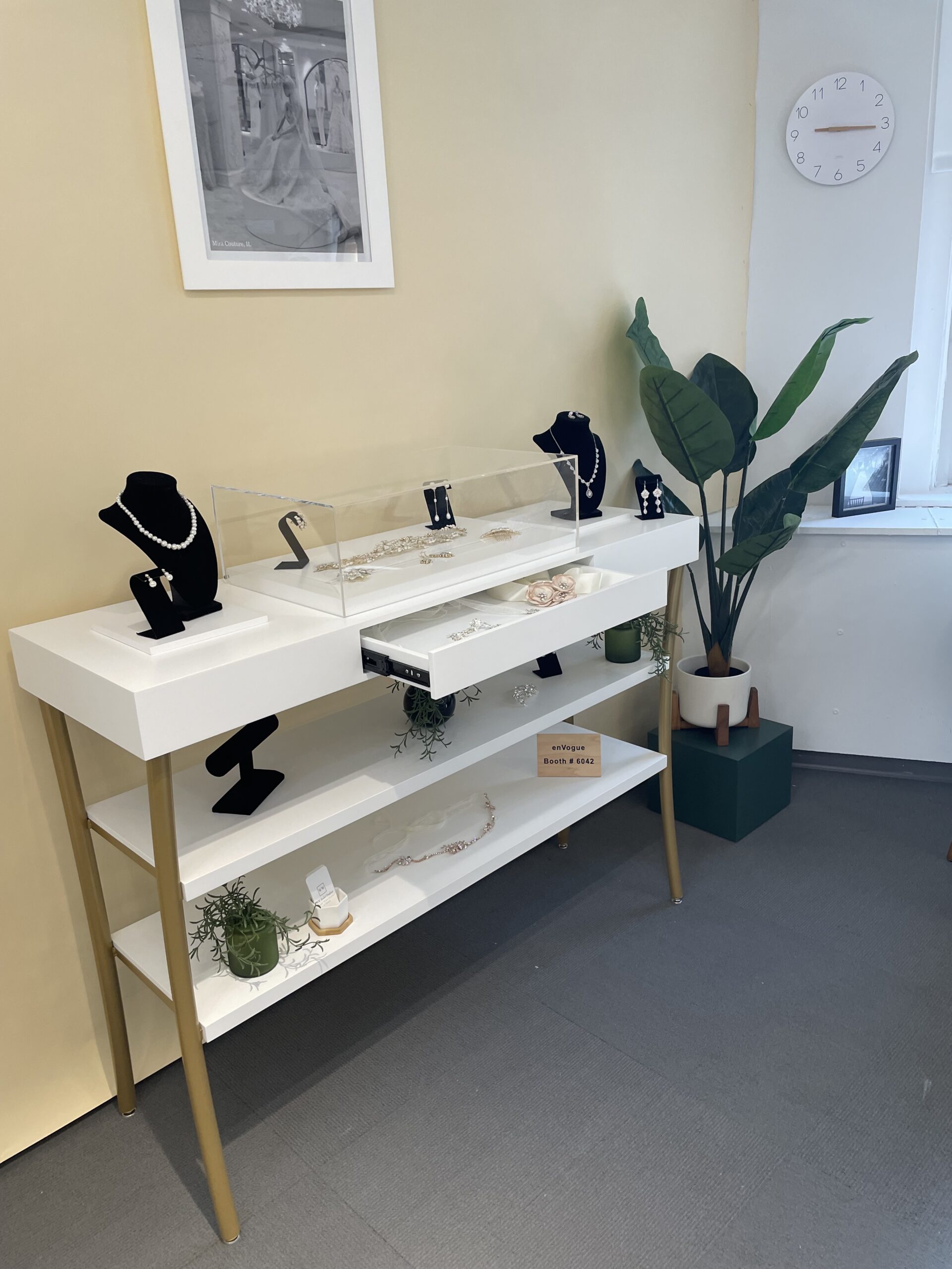 Accessory Counter with Acrylic Display - Image 3